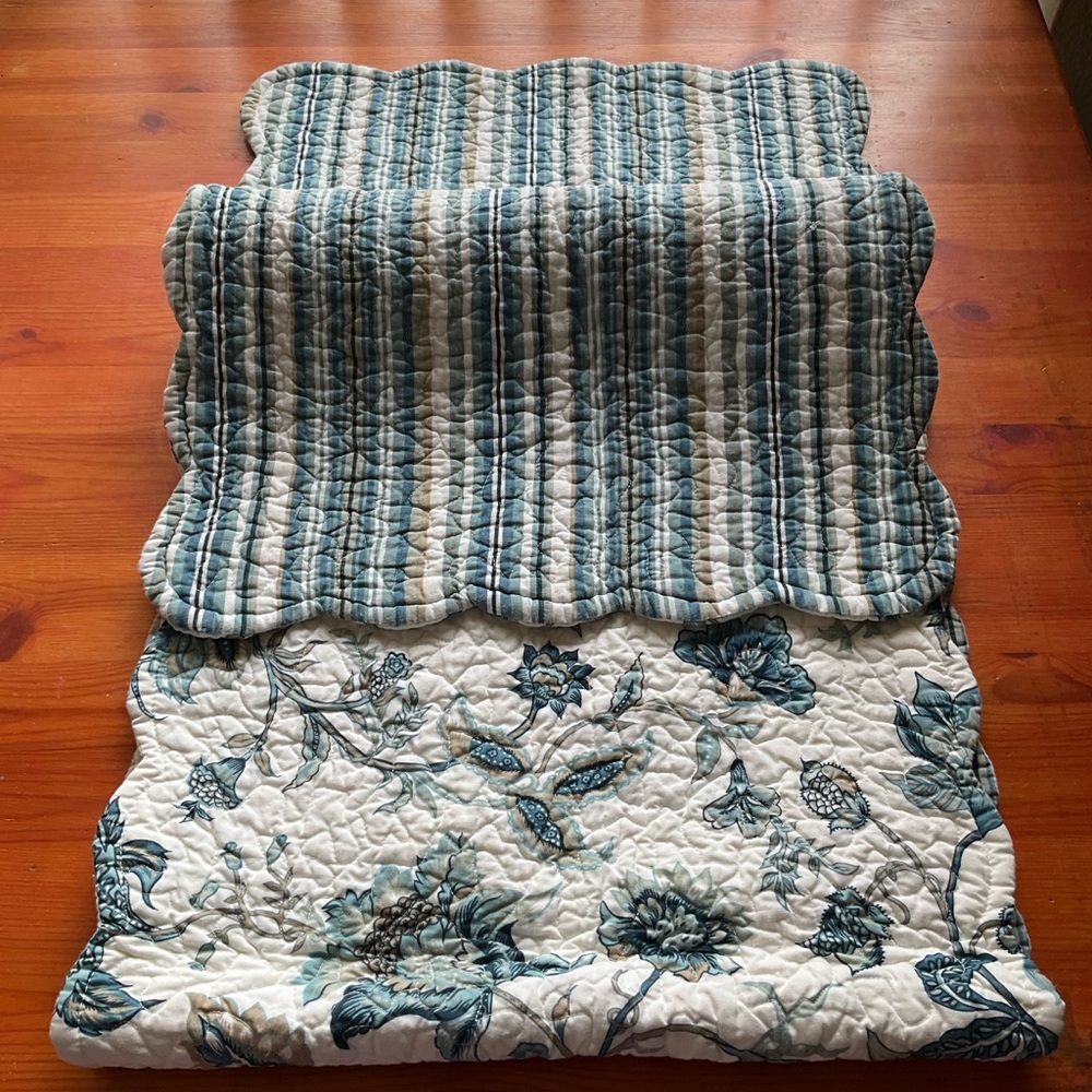 Double Sided Floral and Striped Quilted Tablecloth Runner